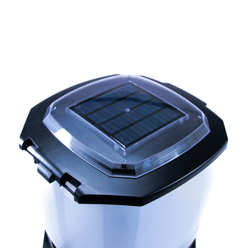 Zonne-paneel laadt de BluFeeder accu op van 2.200 mAh. Deze gaat daardoor tot 3 maanden mee.